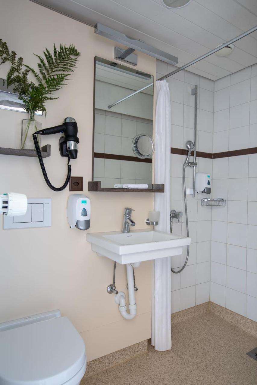 Budget Rooms Gstaad Schonried Bagian luar foto