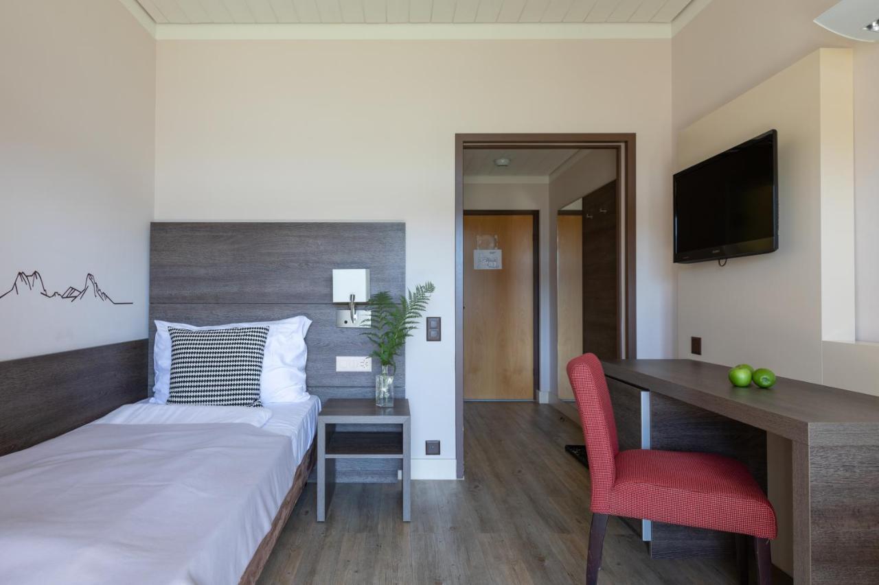 Budget Rooms Gstaad Schonried Bagian luar foto